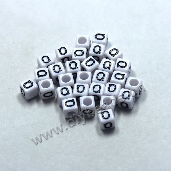 Bead, acrylic,White,alphabet is Q, 6x6mm cube with 3.5mm drill hole. Sold per pkg of 100ps