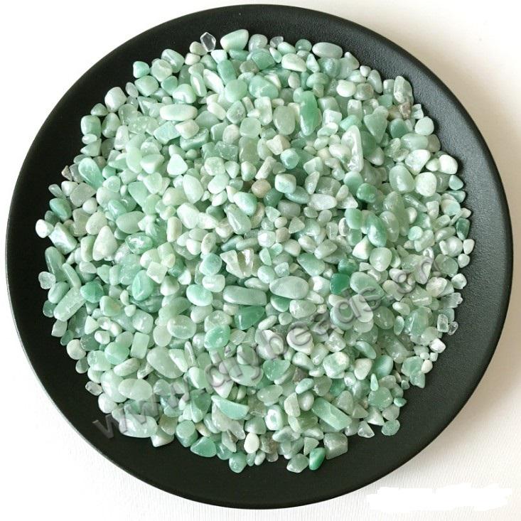 Bead Chips, natural Aventurine chips without hole, 5-12mm. Sold per pkg of 5kgs