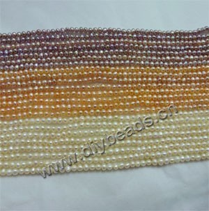 Pearl mix, cultured freshwater pearl (natural), white / peach / mauve, 4-5mm potato,B- grade. Sold per pkg of (20) 15-inch strands.