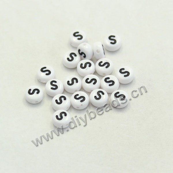 Bead mix, acrylic, white with black alphabet S, 7x4mm double-sided flat round with 1.2mm drill hole. Sold per pkg of 100ps