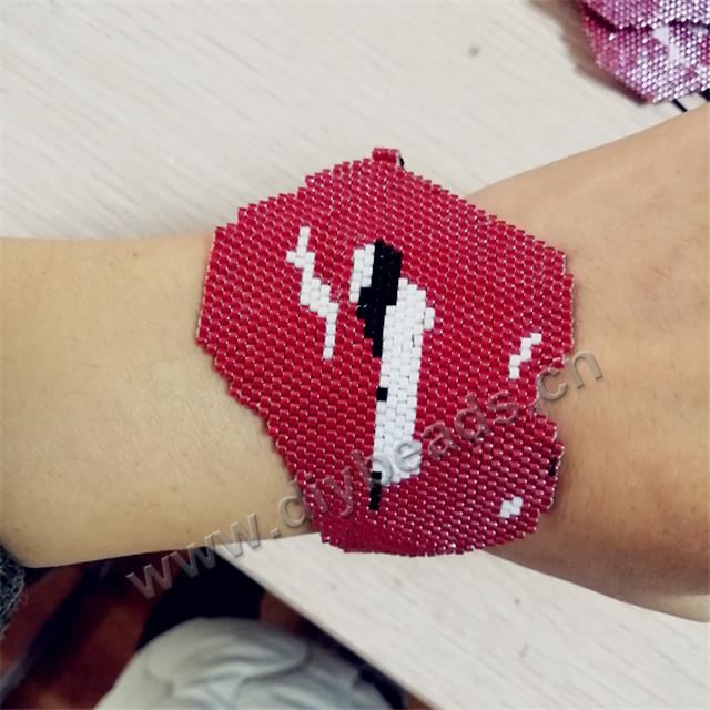 lip beaded bracelet