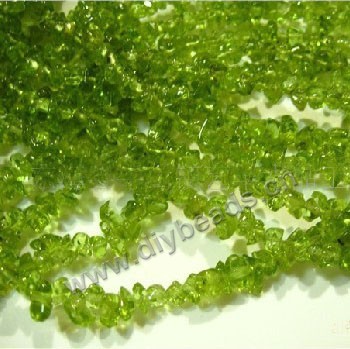 Bead, peridot (natural), 3-4mm chip,Mohs hardness 6-1/2 to 7. Sold per 35-inch strand