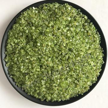 Bead Chips, natural peridot chips without hole, 2-4mm. Sold per pkg of 5kgs