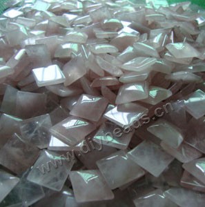 Cabochon, rose quartz (natural), 18x18x5.5mm square , Mohs hardness 7. Sold per pkg of 4.