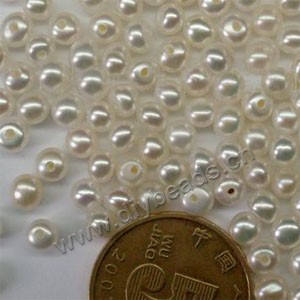 Pearl, cultured freshwater , white, 4-5mm half-drilled button, AAA grade. Sold per pkg of 15pairs