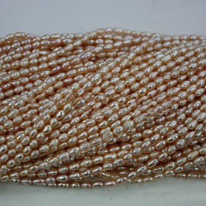 Pearl,cultured freshwater (natural), mauve, 4-5mm rice, C grade. Sold per pkg of (10)16-inch strands.