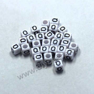 Bead, acrylic,White,alphabet is Q, 6x6mm cube with 3.5mm drill hole. Sold per pkg of 100ps