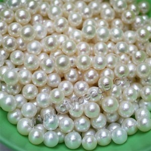 Pearl, cultured freshwater , white, 4-5mm half-drilled round, AAA grade. Sold per pkg of 4pairs