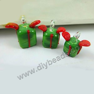 Charm, lampworked glass, green,red , 18x19/22x21/24x26mm present ,3 size to option. Sold per pkg of 200.