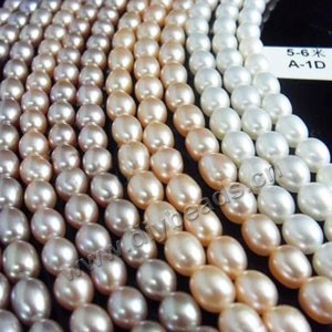 Pearl,cultured freshwater (natural), white/peach/mauve, 5-6mm rice, A grade. Sold per pkg of (3)16-inch strands.