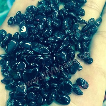 Bead, garnet (natural), 3-5mm,chip beads. Sold per 100g/bag