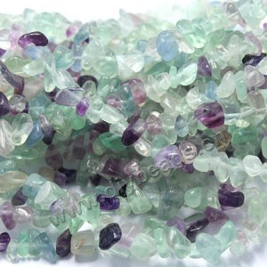 Bead, rainbow fluorite (natural), medium chip. Sold per （25）35-inch strand.
