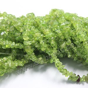 Bead, peridot (natural), small chip. Sold per （30）35-inch strand