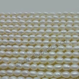 Pearl, cultured freshwater pearl (bleached), white , 3-4mm rice,C grade. Sold per pkg of (25) 15-inch strands.