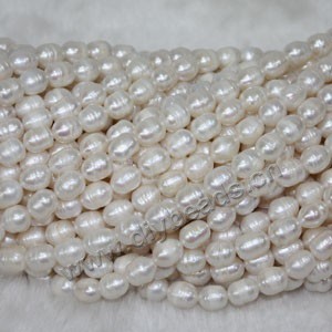 Pearl mix, cultured freshwater pearl (Natural), white / peach / mauve, 8-9mm rice,D grade. Sold per pkg of (36) 15-inch strands.