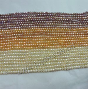 Pearl mix, cultured freshwater pearl (natural), white / peach / mauve, 4-5mm potato,B- grade. Sold per pkg of (20) 15-inch strands.