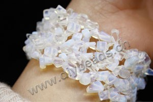 Gemstone stretch bracelet assortment, opal chips (natural) , approx wedth 1-1/2 inche, 6-1/2inches. Pkg of 5.