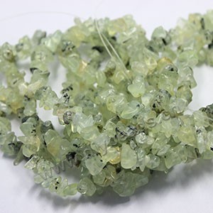 Bead, green garnet (natural), medium chip .Sold per （20）34-inch strand
