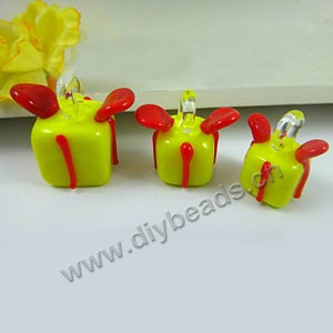 Charm, lampworked glass,  yellow,red , 18x19/22x21/24x26mm present ,3 size to option. Sold per pkg of 200.