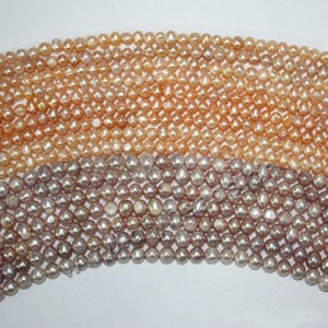Pearl,cultured freshwater (natural), white/peach/mauve, 3-4mm potato, C grade. Sold per pkg of (10)16-inch strands.