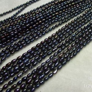 Pearl , cultured freshwater pearl (dyed), black, 3-4mm rice,C grade. Sold per pkg of (25) 15-inch strands.