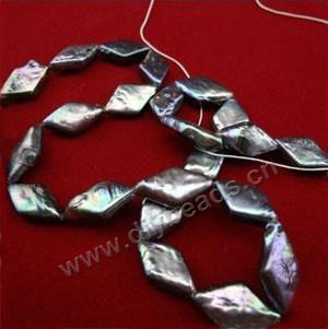 Pearl, cultured freshwater (dyed), silver, 14x8mm-15x9mm flat diamond, Mohs hardness 2-1/2 to 4. Sold per 16-inch strand.
